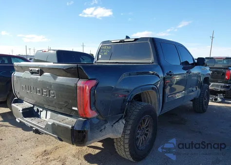 2022 Toyota Tundra Platinum z USA, uszkodzony, nr VIN 5TFNA5DB2NX008529